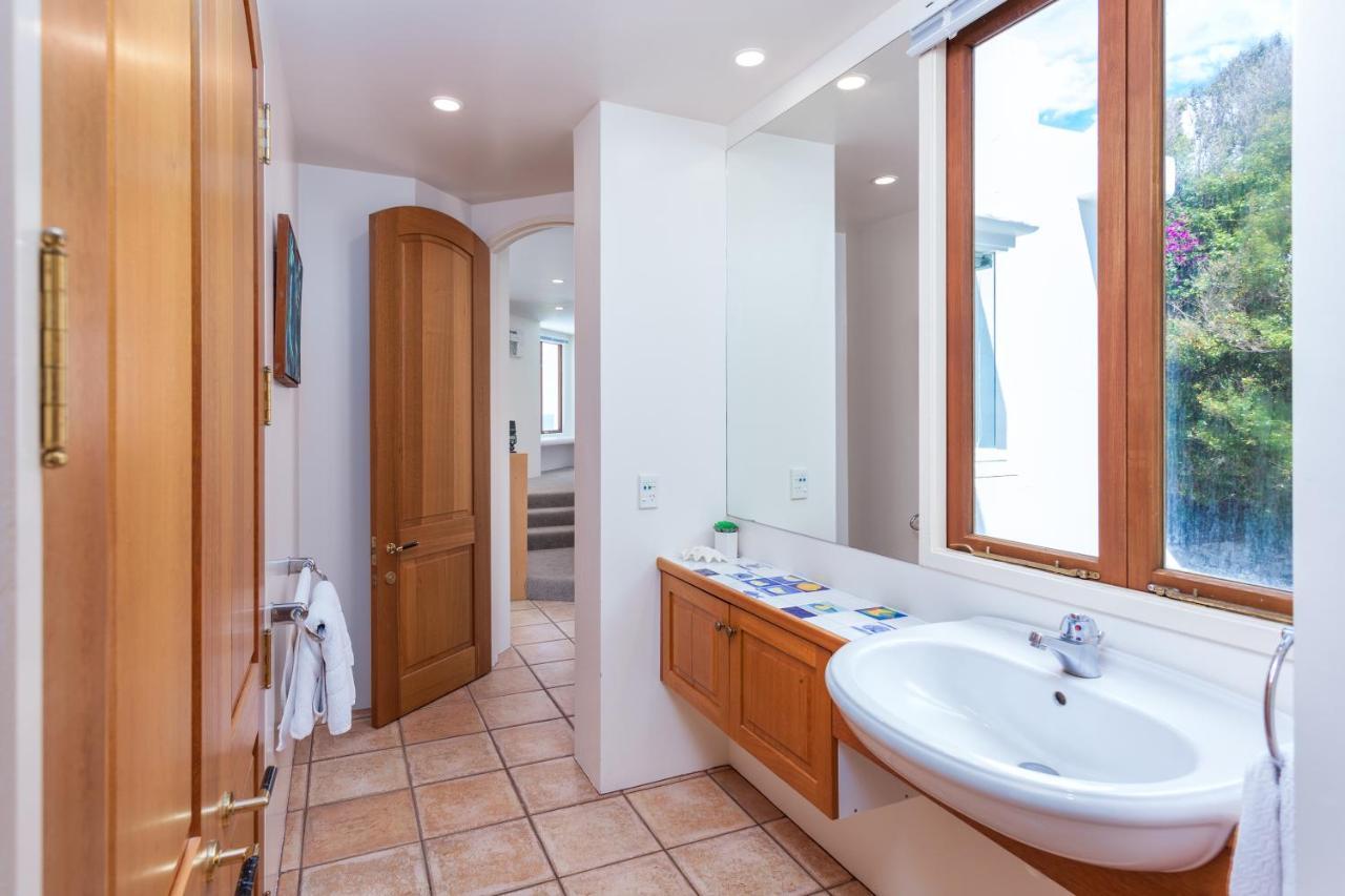 Naxos - Med Style Castle, Ocean Views From Every Room! Bowentown Exterior photo