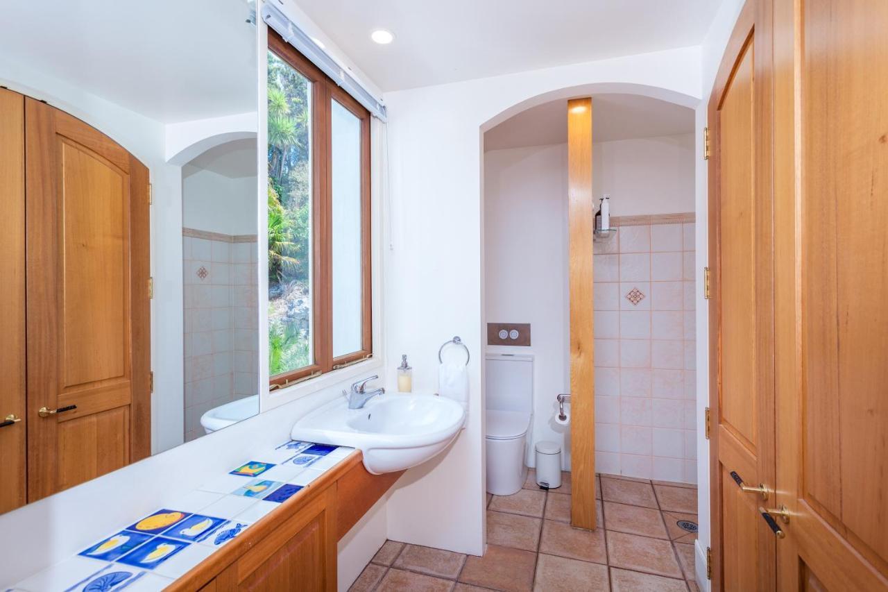 Naxos - Med Style Castle, Ocean Views From Every Room! Bowentown Exterior photo